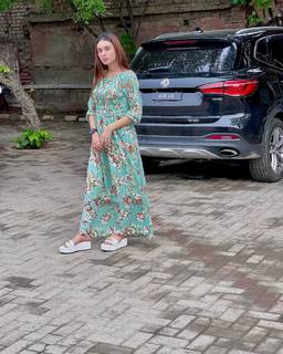 Hina Tariq feet photo 9