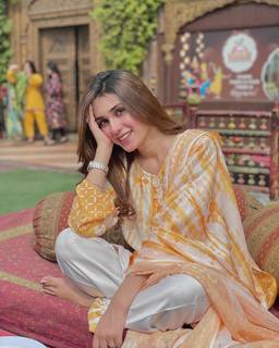 Hina Tariq feet photo 5