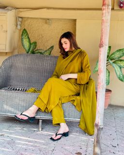 Hina Tariq feet photo 12