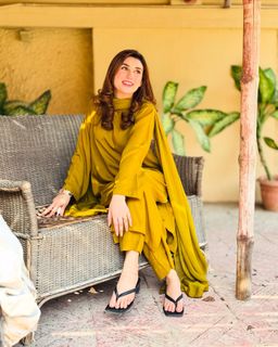 Hina Tariq feet photo 11