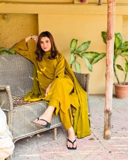 Hina Tariq feet photo 10