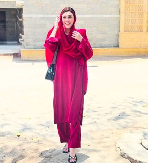 Hina Tariq feet photo 3