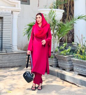 Hina Tariq feet photo 2