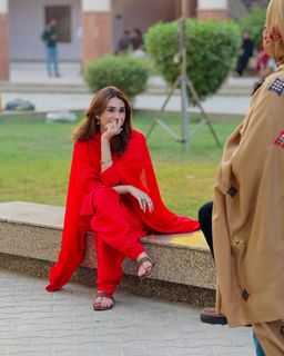 Hina Tariq feet photo 17