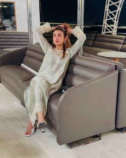 Hina Tariq feet photo 18