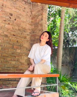 Hina Tariq feet photo 16