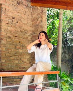 Hina Tariq feet photo 14