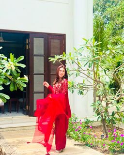 Hina Tariq feet photo 10