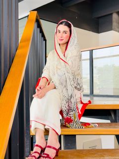 Hina Tariq feet photo 19