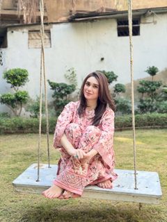 Hina Tariq feet photo 10