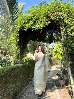 Hina Tariq feet photo 8