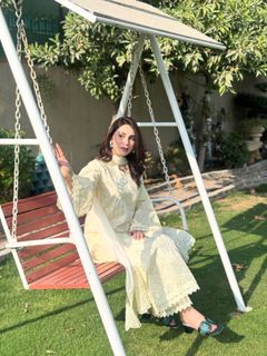Hina Tariq feet photo 7