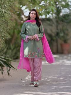 Hina Tariq feet photo 1