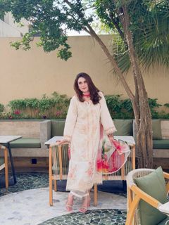 Hina Tariq feet photo 12