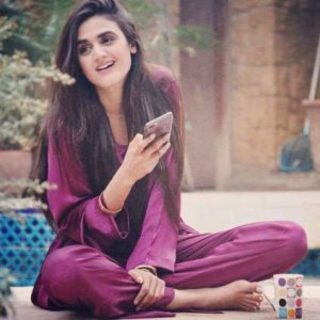 Hira Salman feet photo 1