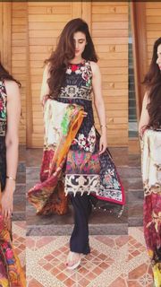 Hira Salman feet photo 2