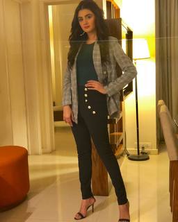 Hira Salman feet photo 1
