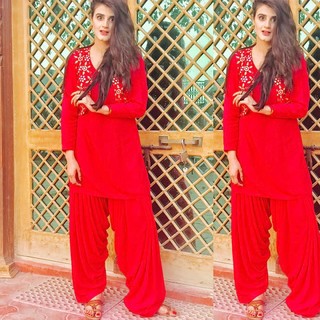 Hira Salman feet photo 10