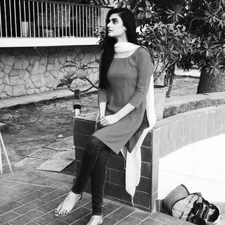 Hira Salman feet photo 8