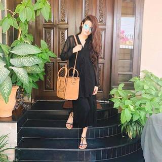 Hira Salman feet photo 3