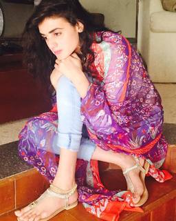Hira Salman feet photo 17