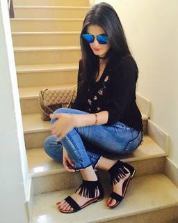 Hira Salman feet photo 13