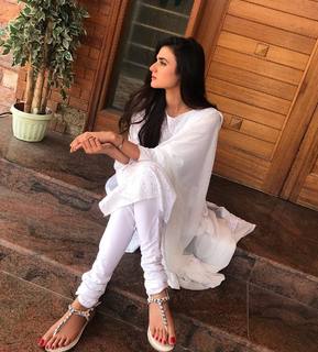 Hira Salman feet photo 11