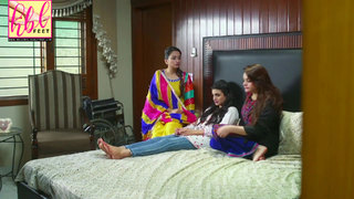 Hira Salman feet photo 17