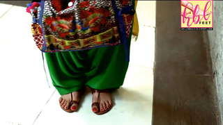 Hira Salman feet photo 1