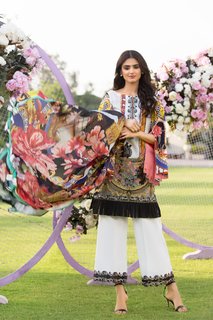 Hira Salman feet photo 5