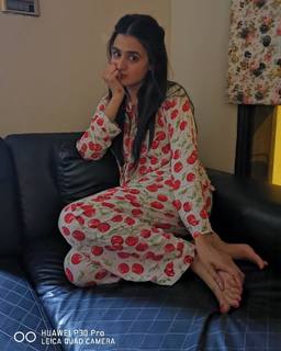 Hira Salman feet photo 2