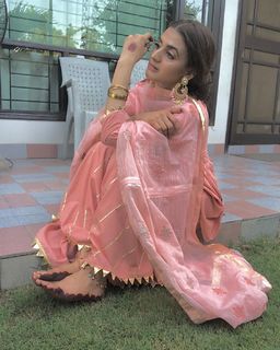 Hira Salman feet photo 17