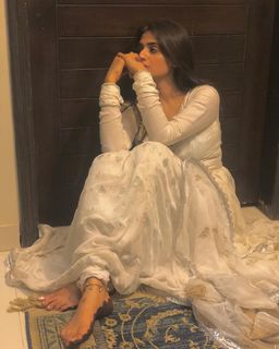 Hira Salman feet photo 12