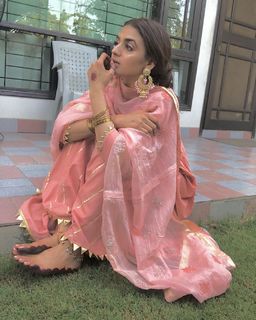 Hira Salman feet photo 11