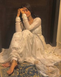 Hira Salman feet photo 10