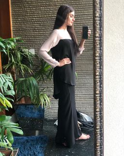 Hira Salman feet photo 8
