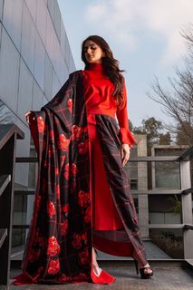 Hira Salman feet photo 9