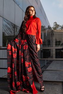 Hira Salman feet photo 8
