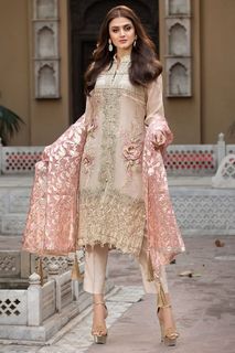 Hira Salman feet photo 3