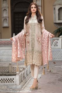 Hira Salman feet photo 2