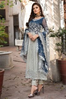 Hira Salman feet photo 10