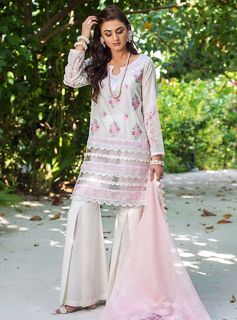 Hira Salman feet photo 2