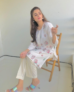 Hira Salman feet photo 5