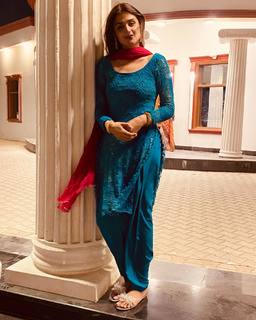 Hira Salman feet photo 12