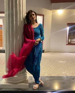 Hira Salman feet photo 11