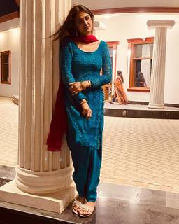 Hira Salman feet photo 9