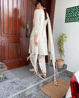 Hira Salman feet photo 6