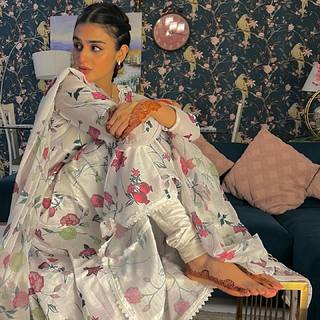 Hira Salman feet photo 3