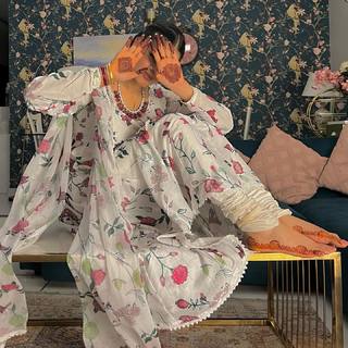 Hira Salman feet photo 2