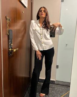 Hira Salman feet photo 4